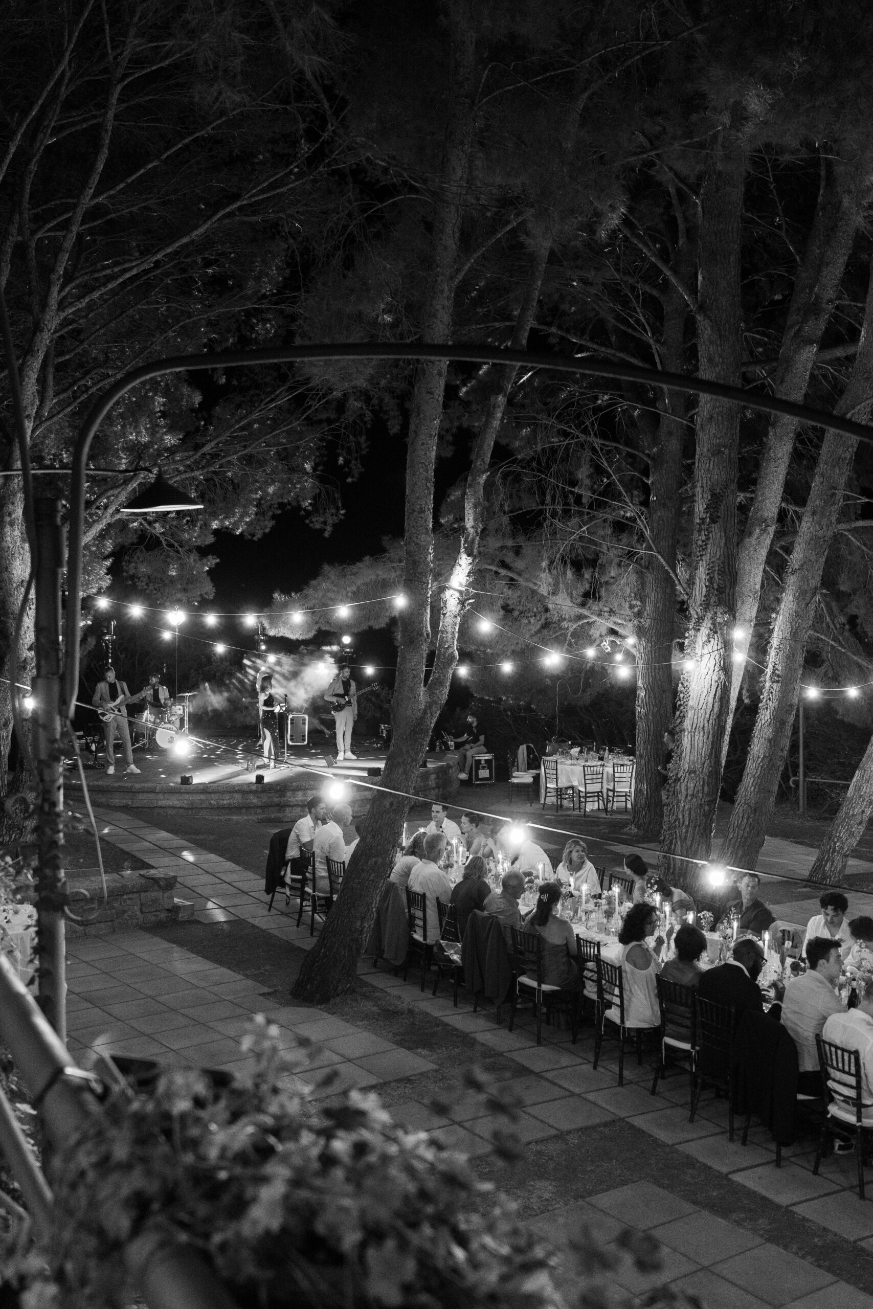 Outdoor wedding dinner beneath the trees at Tenuta Punta Galera