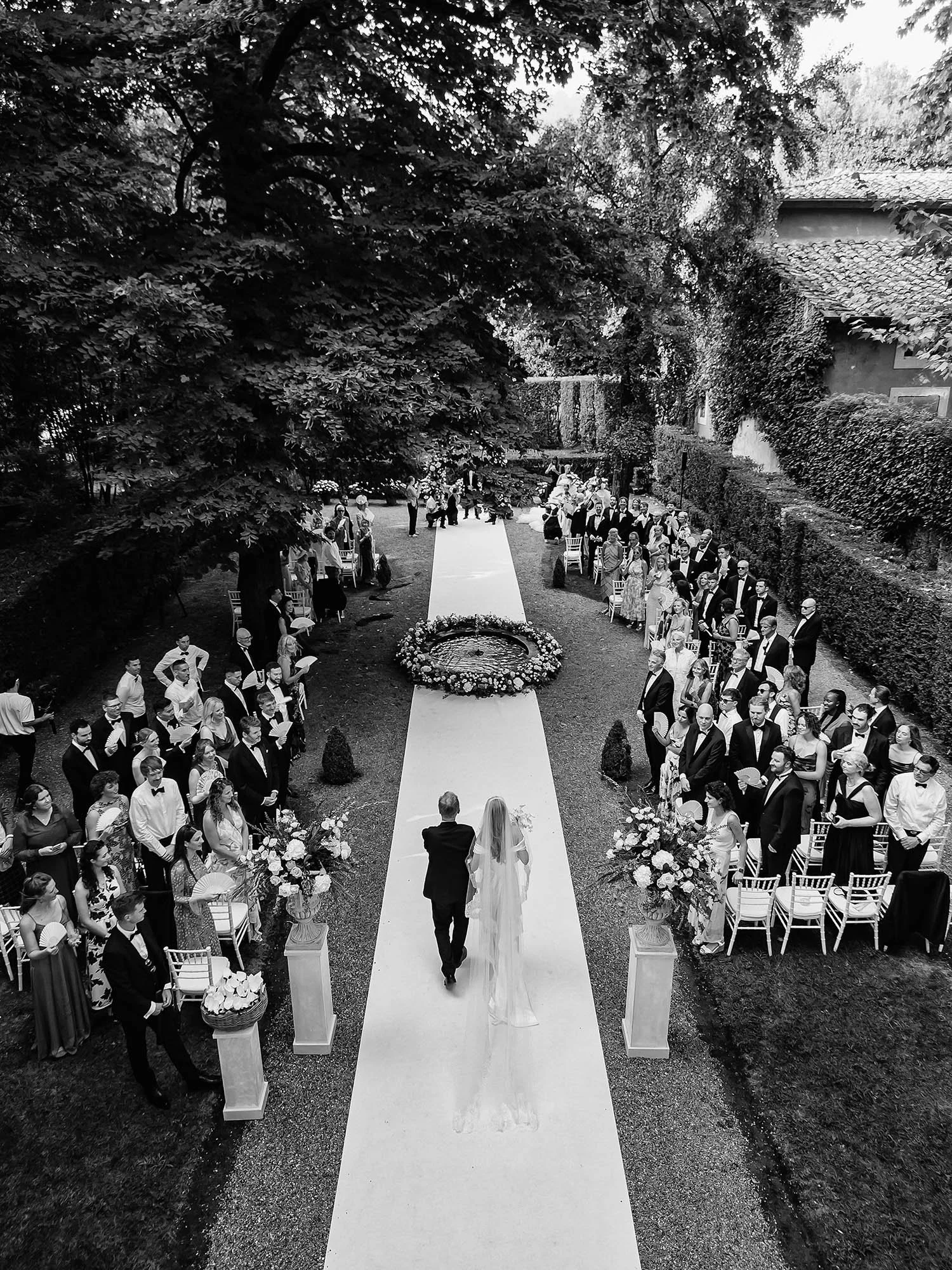Jewish wedding ceremony in the gardens of Villa Grabau