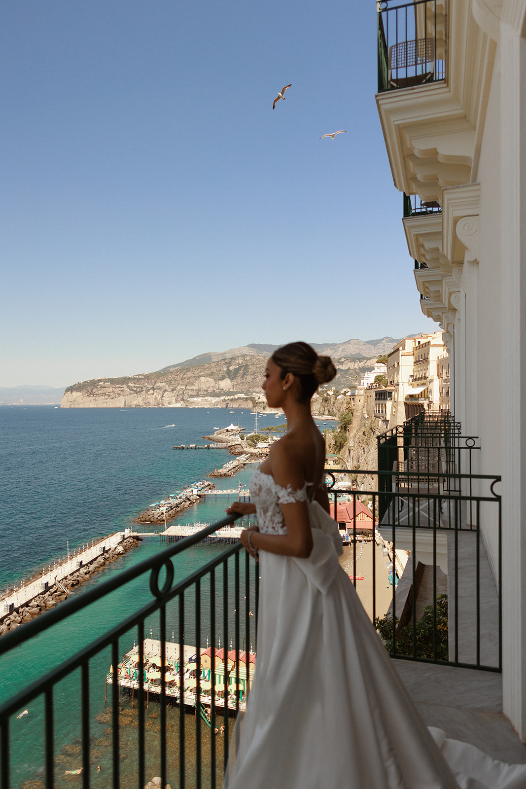 Zeenat on the balcony of Bellevue Syrene overlooking the Gulf of Naples