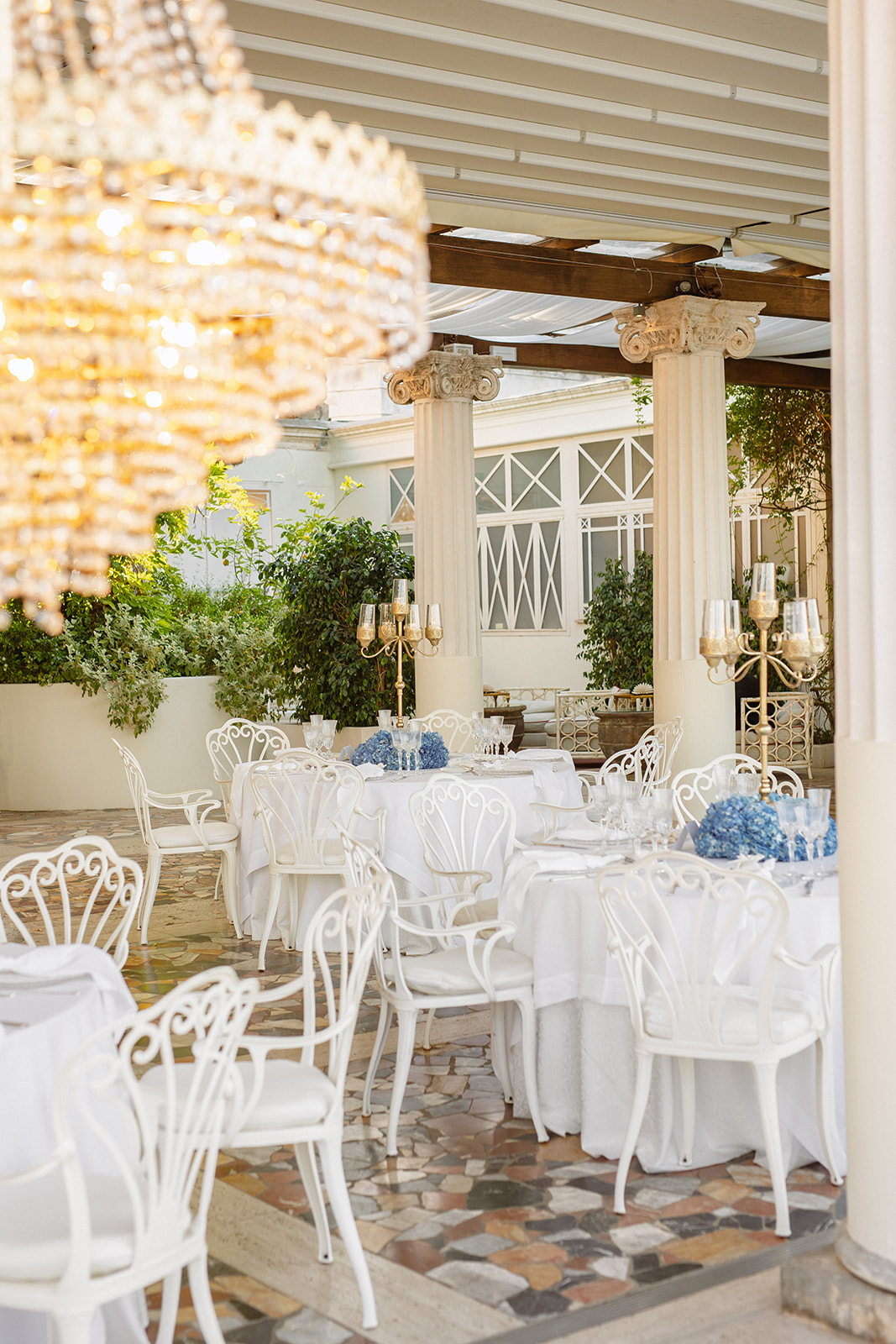 Elegant wedding reception at Bellevue Syrene with ivory flowers and blue table details