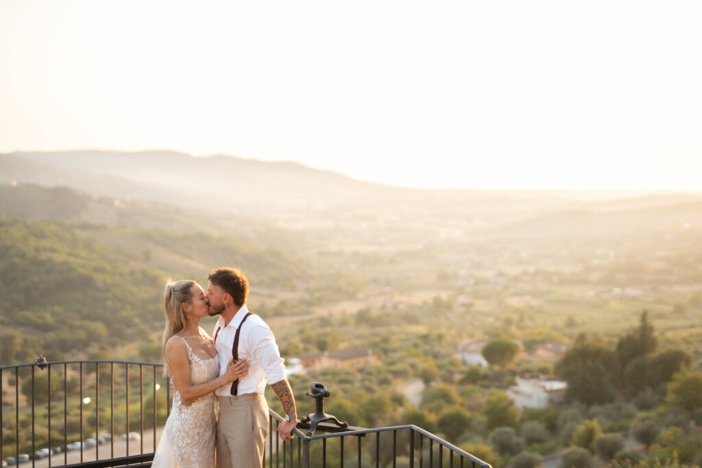 Adam and Polly kissing at sunset on the Domus Laeta terrace