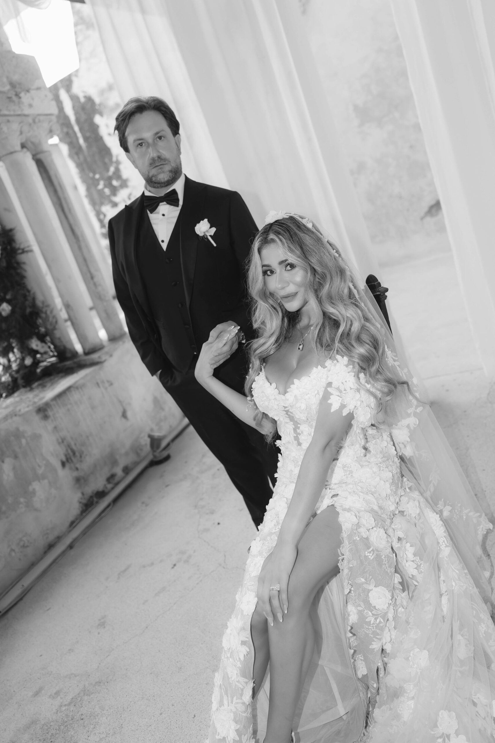 Editorial black and white portrait of Laura and Koury inside the Amalfi cloister